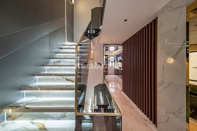Siêu phẩm 4 Lầu THANG MÁY tuyệt đẹp CAO CẤP hẻm xe hơi Nguyễn Văn Khối