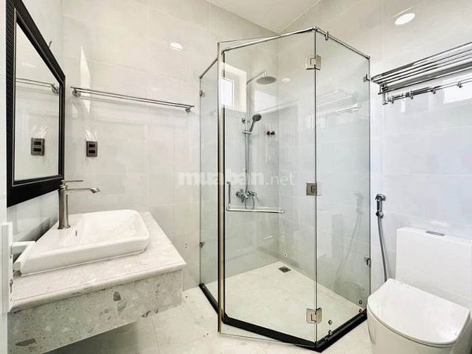 Kẹt tiền bán nhà Nguyễn Tri Phương, Phường 4, Quận 10, Giá 3 tỷ 200
