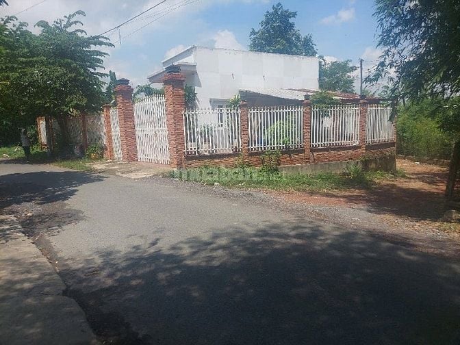 Nhà vườn xinh mặt tiền phố chính