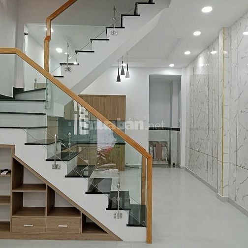 Bán nhà đường Phạm Văn Bạch, p 15, quận Tân Bình
