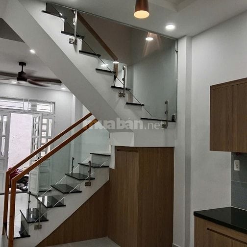 Bán nhà đường Phạm Văn Bạch, p 15, quận Tân Bình