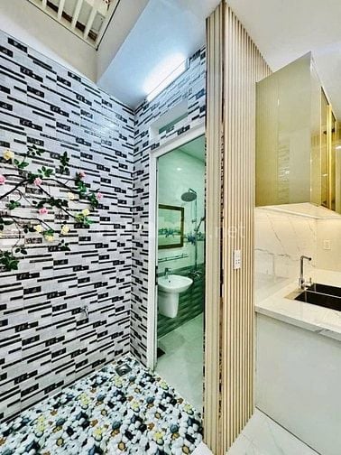 Nhà Lê Văn Sỹ Tân Bình gần công viên Hoàng Văn Thụ. Dt 72m2/3ty880