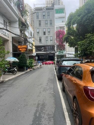 Bán tòa nhà khách sạn 9 tầng đường Cách Mạng Tháng 8 P.12 Quận 10