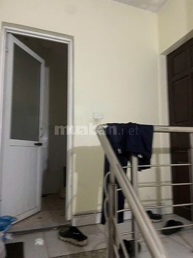 Phòng 20m2 nhà vệ sinh ngoài, gần chợ Phùng Khoang, HN