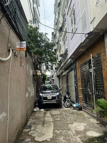 Chính chủ bán nhà 562.28 Lĩnh Nam , ngõ thông ô tô qua nhà 