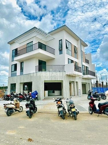 Cần Bán nhà 1 trệt 2 lầu đối diện KCN Vsip 2, kinh doanh ngay