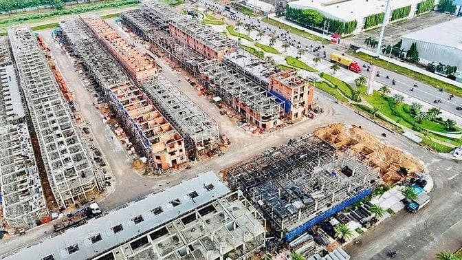 Cần Bán nhà 1 trệt 2 lầu đối diện KCN Vsip 2, kinh doanh ngay