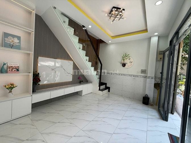 3,72tỷ ba đình P9Q8 8,5 x 3,6 nhà 1 lầu 2pn lớn nhà mới ở liền 