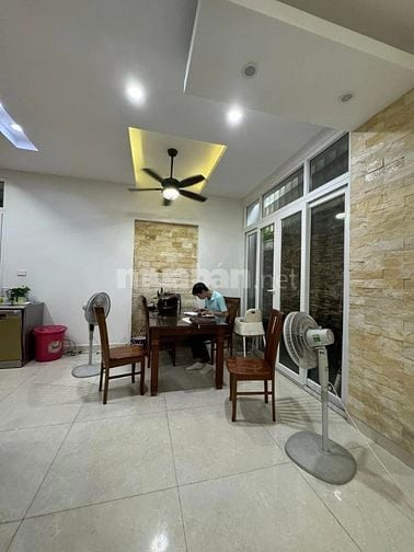 Bán nhà 5 tầng Lạc Long Quân, 100m2, ô tô ra vào, gần hồ. 30,5 tỷ