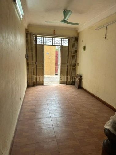 Gần chợ, trường, 500m ra cầu Vĩnh tuy , eon long biên , nhà thoáng