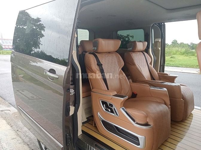 Bán xe Ford Tourneo Titanium đã độ Limousin