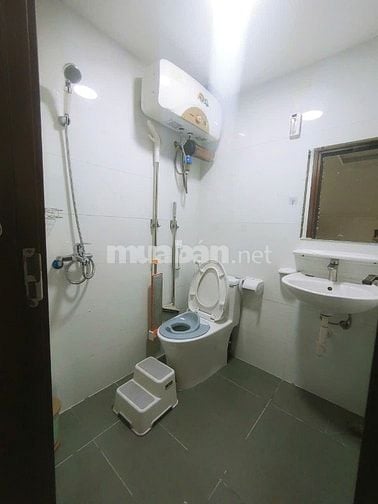 Chính chủ cần bán Căn hộ tầng 8 (60m2,2PN,2WC)-IRIS TOWER Thuận An