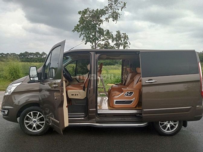 Bán xe Ford Tourneo Titanium đã độ Limousin