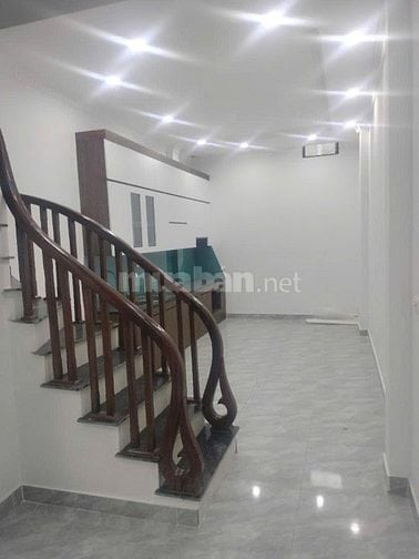 Trung Tâm Thương Mại Thanh Trì - Ô tô đỗ cửa,  - mặt chợ - ngõ thông k