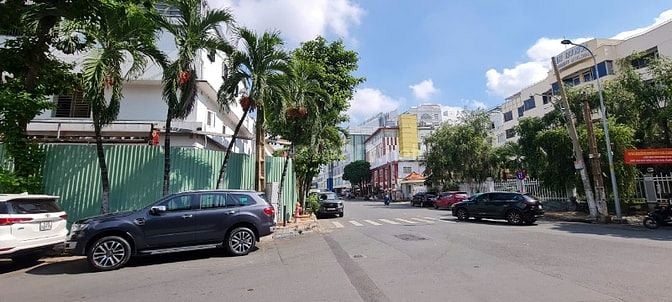 cho thuê 5 căn liền kề mặt tiền chính hoàng việt