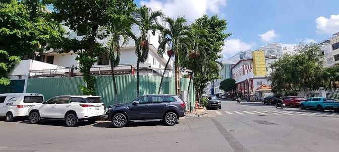 cho thuê 5 căn liền kề mặt tiền chính hoàng việt