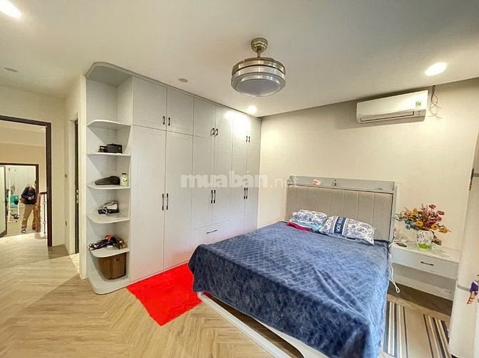Bán nhà mới xây hiện đại có thang máy