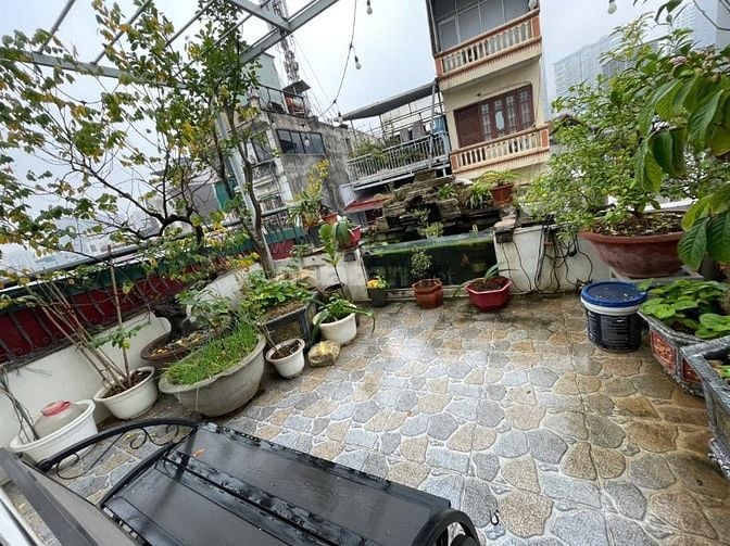 Bán nhà mới xây hiện đại có thang máy