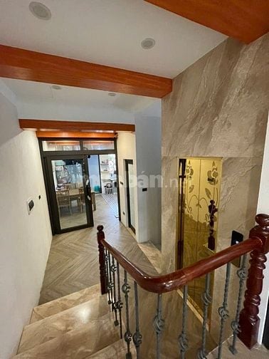 Bán nhà mới xây hiện đại có thang máy