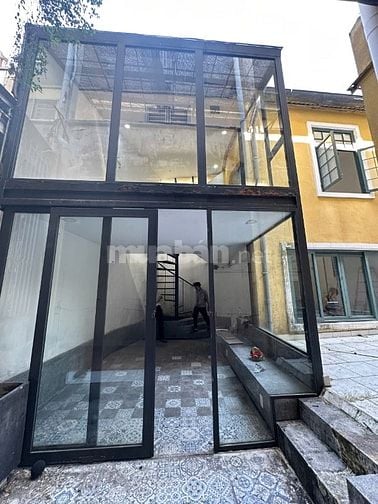 Cho thuê dãy nhà chung cư 62 Trần Hưng Đạo, Quận 1