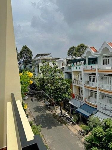 Nhà nằm trong nội khu Tên Lửa 80m2 4 tầng ở ngay chỉ 10 tỷ nhỉn