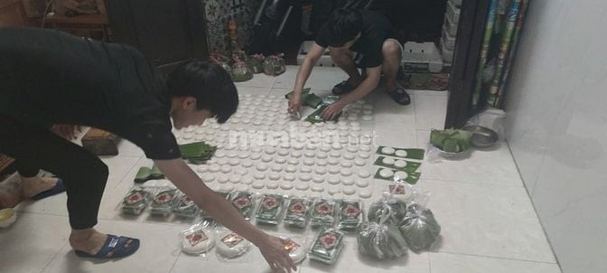 cần tuyển người phụ làm bánh nuôi ăn ở tại gia đình