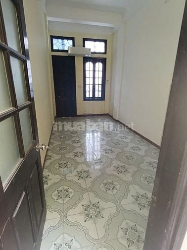 Chính chủ bán nhà ngõ 12B phố Lý Nam Đế, Hoàn Kiếm, 40m2, 3 tầng 1 tum