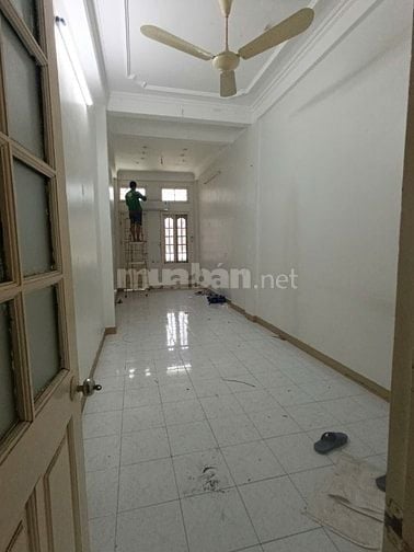 Chính chủ bán nhà ngõ 12B phố Lý Nam Đế, Hoàn Kiếm, 40m2, 3 tầng 1 tum