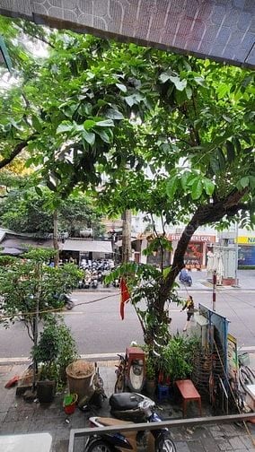 CHO THUÊ TẦNG 2, MẶT TIỀN PHỐ PHÙNG HƯNG,  DT 35 M2, TIỆN KINH DOANH,Ở