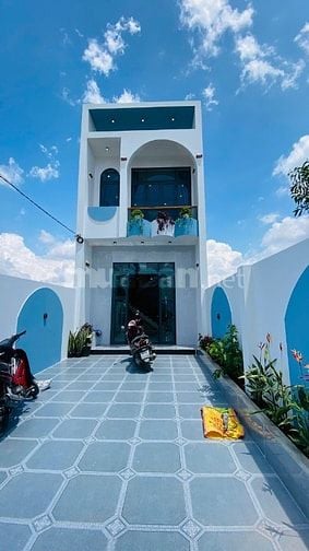 KẸT TIỀN KHÓ KHĂN XOAY SỞ CÔNG VIỆC , BÁN GẤP CĂN NHÀ MỚI SHR 