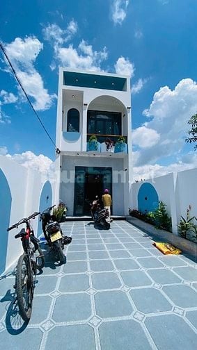KẸT TIỀN KHÓ KHĂN XOAY SỞ CÔNG VIỆC , BÁN GẤP CĂN NHÀ MỚI SHR 