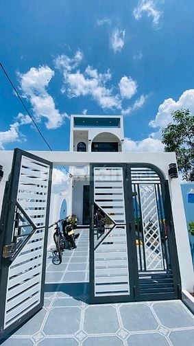 KẸT TIỀN KHÓ KHĂN XOAY SỞ CÔNG VIỆC , BÁN GẤP CĂN NHÀ MỚI SHR 