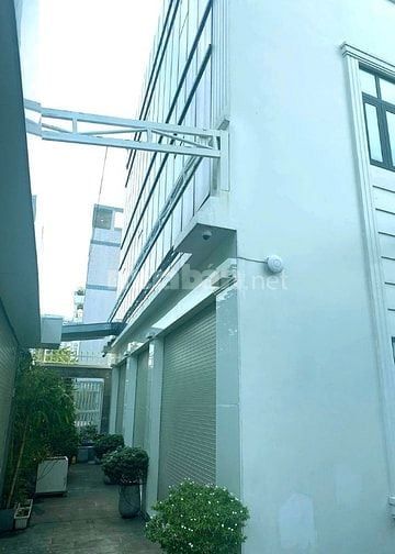 Bán nhà 2 mặt tiền Bến Vân Đồn, Quận 4. 213,8m² đất. giá 380 triệu/m²