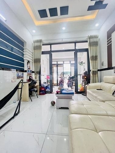 Chuyển về quê tôi bán gấp 63m2 nhà đường Bắc Hải, q10,gần chợ-1tỷ050tr