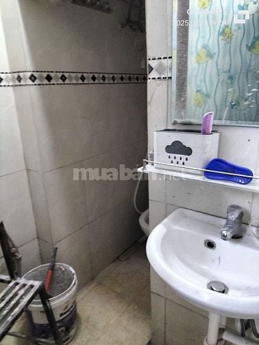Cho thuê nhà tập thể phòng 411 - E5 Phương Mai, quận Đống Đa, Hà Nội
