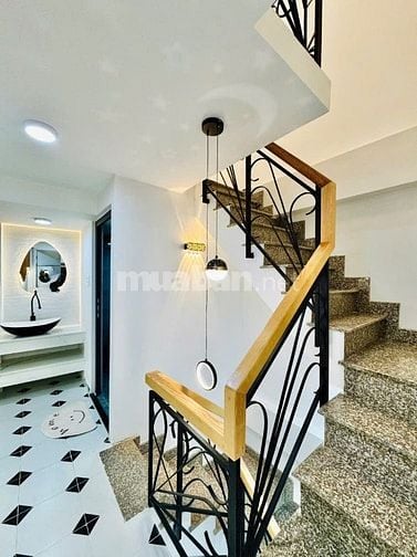 Cần tiền bán gấp Nhà 3 Lầu đẹp Cao cấp Hồ Biểu Chánh, P9, Q.Phú Nhuận.