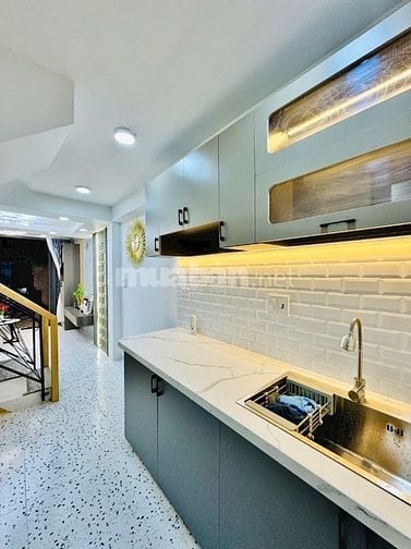 Cần tiền bán gấp Nhà 3 Lầu đẹp Cao cấp Hồ Biểu Chánh, P9, Q.Phú Nhuận.