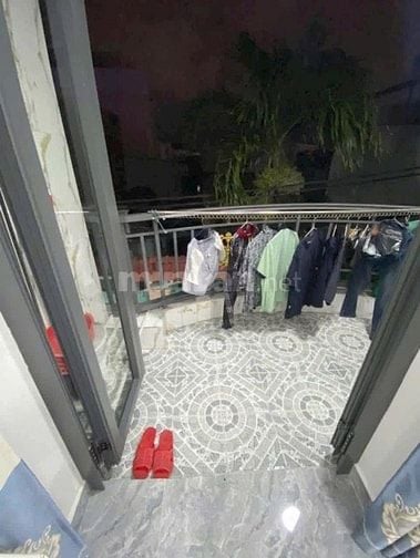 Diện tích 4x11 một trệt một lầu chính chủ bán