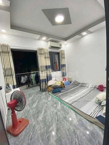 Diện tích 4x11 một trệt một lầu chính chủ bán