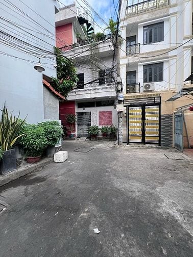 Bán nhà HXH Phan Xích Long 3 tầng sân thượng 4PN chỉ 10m ra mặt tiền