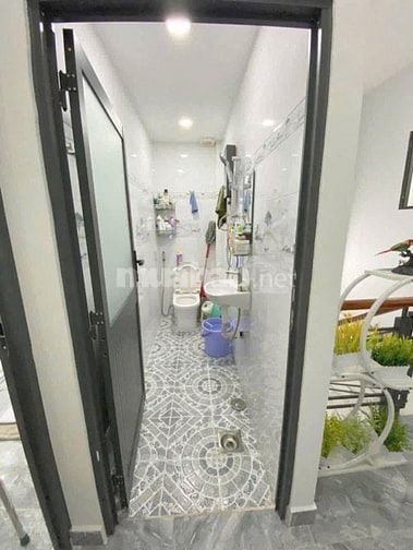 Diện tích 4x11 một trệt một lầu chính chủ bán