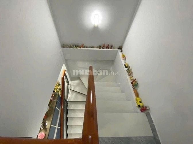 Diện tích 4x11 một trệt một lầu chính chủ bán