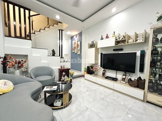 Bán nhà HXH Phan Xích Long 3 tầng sân thượng 4PN chỉ 10m ra mặt tiền