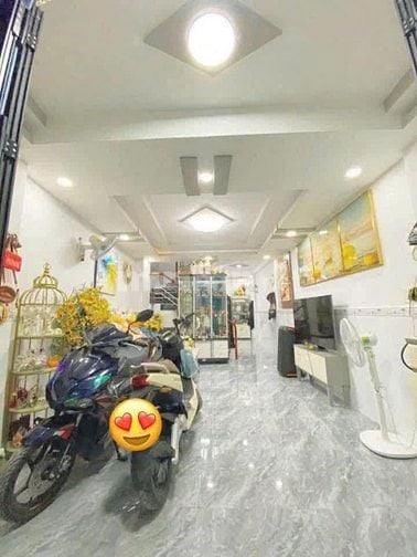Diện tích 4x11 một trệt một lầu chính chủ bán