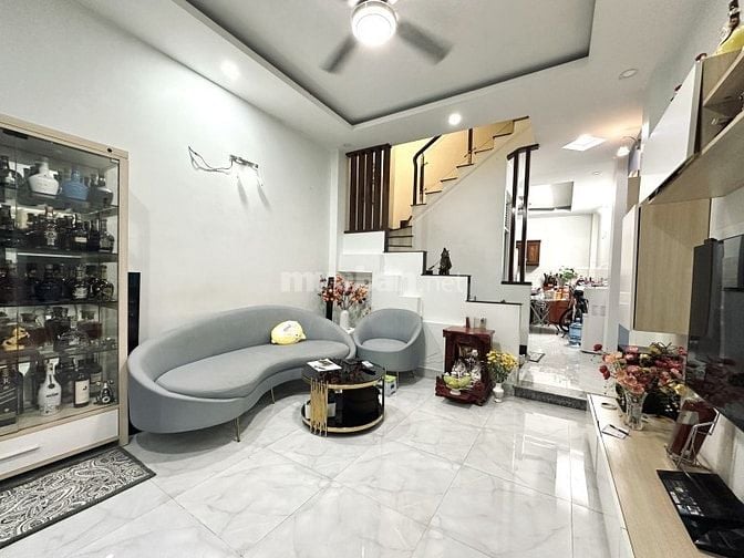 Bán nhà HXH Phan Xích Long 3 tầng sân thượng 4PN chỉ 10m ra mặt tiền