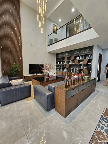 Toà nhà 197c Hoàng Hoa Thám,Q.TB,DT:18x23,5m CTXD hầm 7T hđt 400tr
