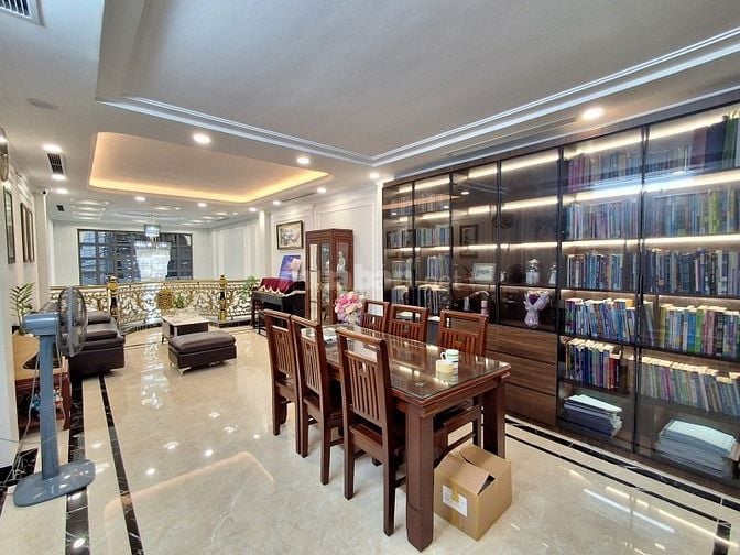 Bán nhà Kim Mã 6 tầng thang máy, 70m2, ô tô ra vào, khu phân lô