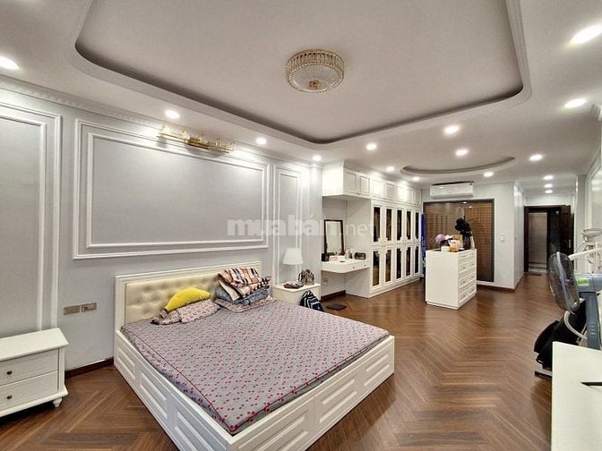 Bán nhà Kim Mã 6 tầng thang máy, 70m2, ô tô ra vào, khu phân lô