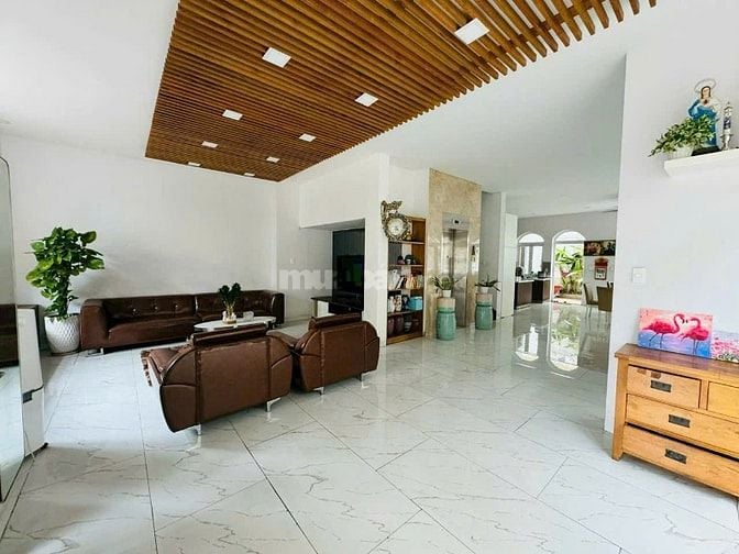 Biệt thự khu VIP Cityland Reverside Quận 7. 10*22, hầm+4 tầng, TM. 44 