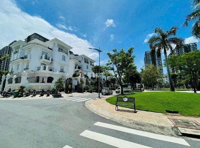 Biệt thự khu VIP Cityland Reverside Quận 7. 10*22, hầm+4 tầng, TM. 44 